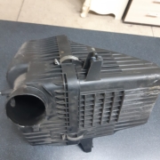 Корпус воздушного фильтра SUZUKI ESCUDO/Grand Vitara TDA4W J24B 2.4 л (Контрактный) 1370065J00